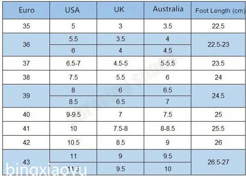 The new high-heeled shoes are made of lamb leather, with a pointed toe and a 4CM cat heel curved design. They are lined with she