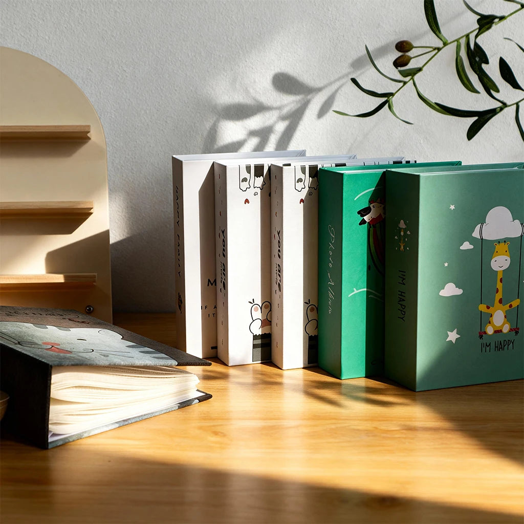 The Cartoon Cover Album Is Exquisite. It Can Hold 100 6-inch Photos And Is Suitable For Family Memory Storage And Collection