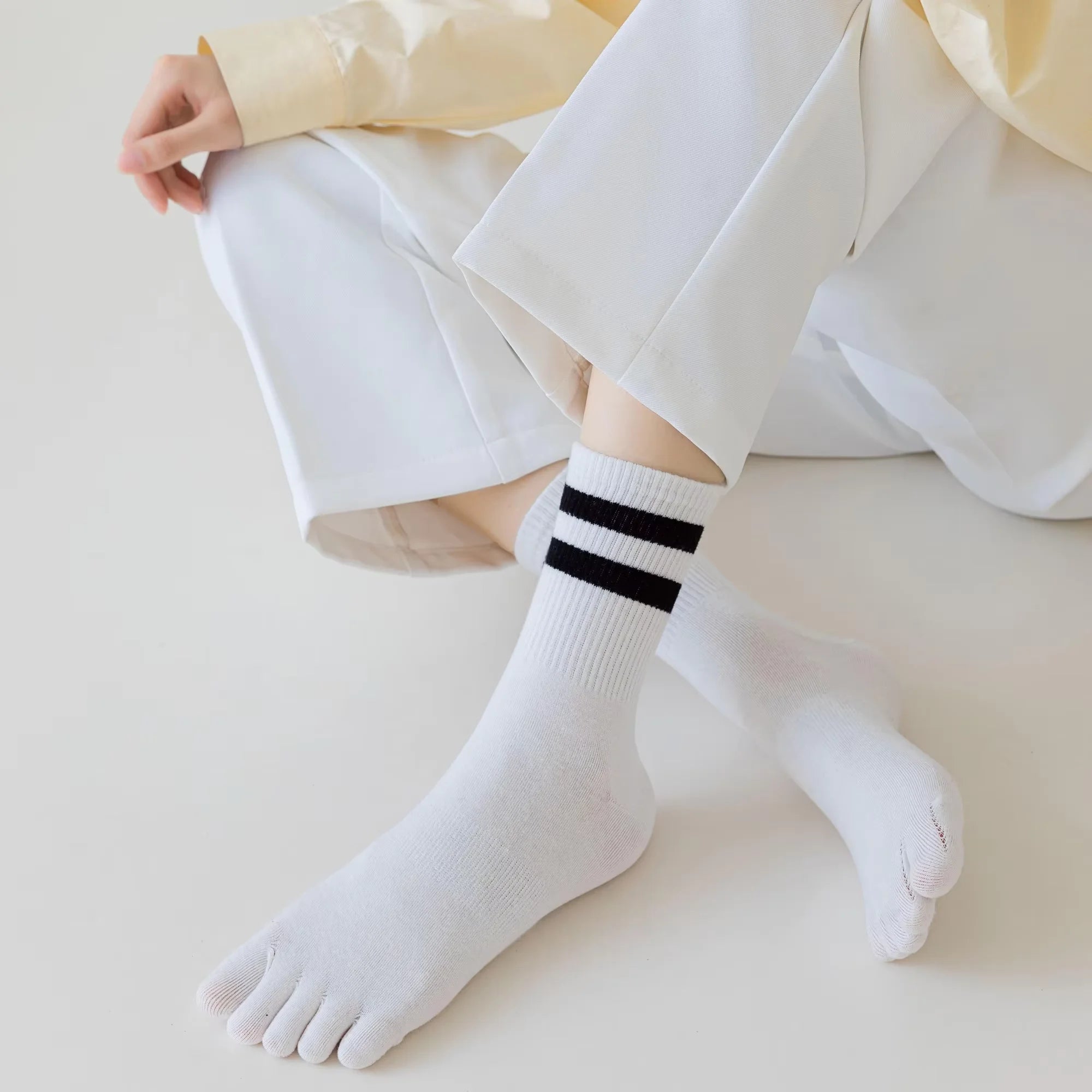 Yoga Socks for Women with Grips, Non-Slip Five Toe Socks for Pilates, Barre, Ballet, Fitness